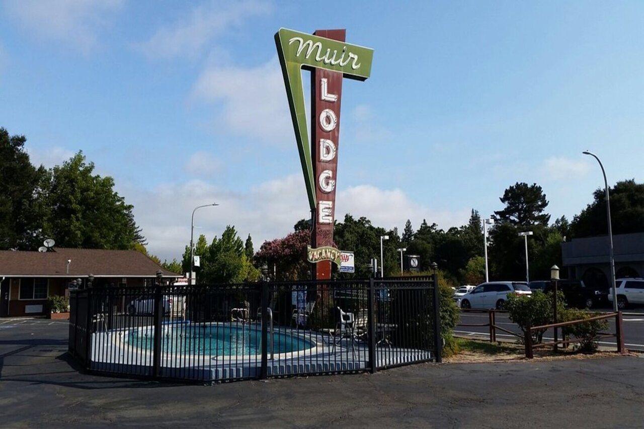 Muir Lodge Motel Мартинес Экстерьер фото