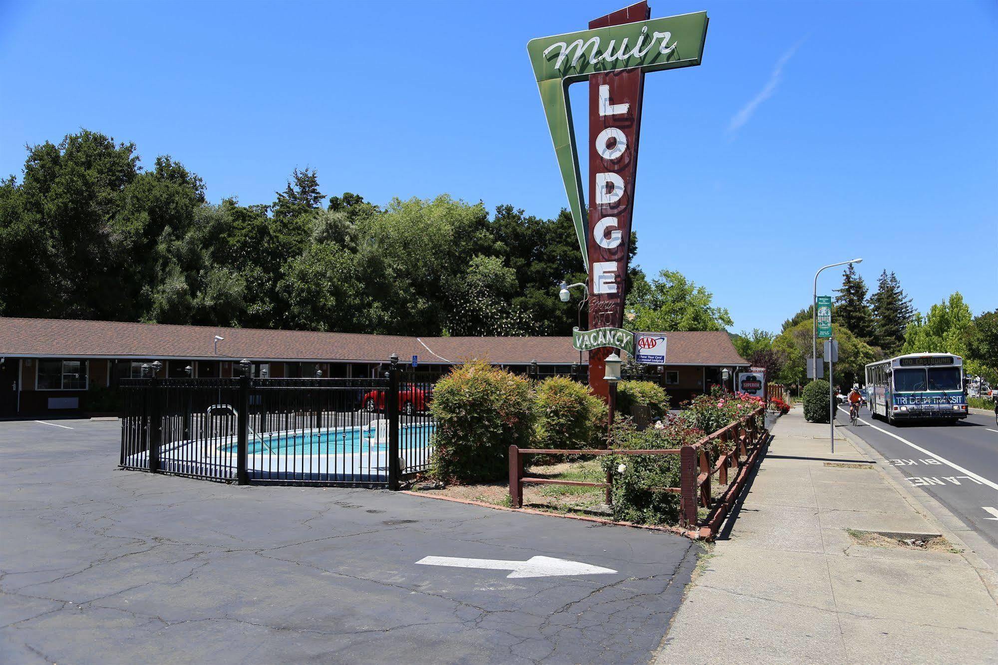 Muir Lodge Motel Мартинес Экстерьер фото